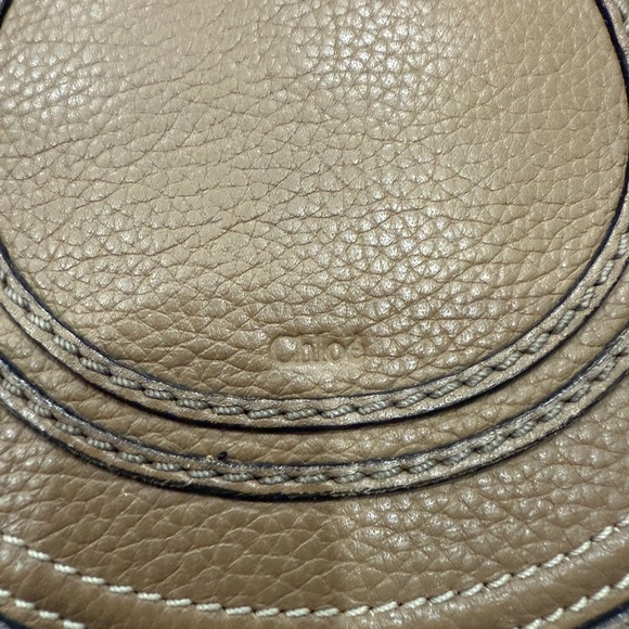 Elegant Taupe Leather Crossbody Bag Chloe - Picture 2 of 16